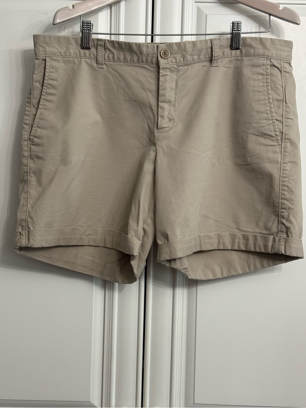 GAP Factory Size 14 Girlfriend Beige Khaki Mid- Rise Rolled-Hem Cotton Shorts